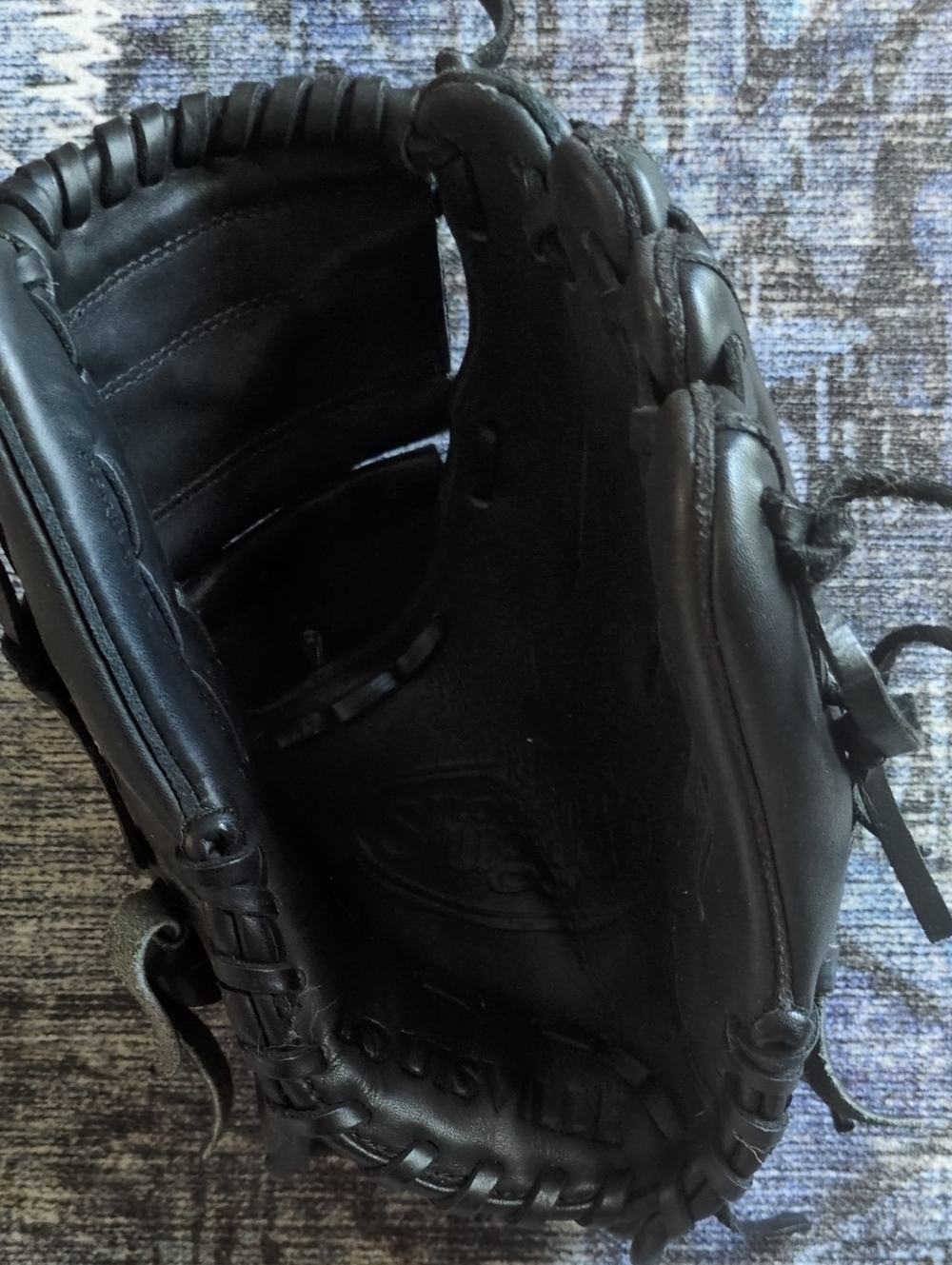 Black Louisville Slugger TPX Pro Flare 11.75